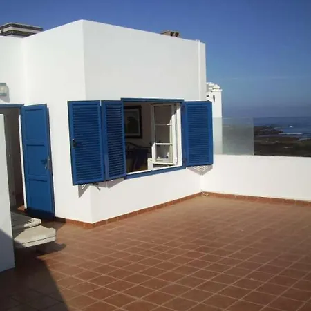 Sleeps 6 Wifi Famara
