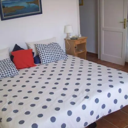 Sleeps 6 Wifi Daire Famara