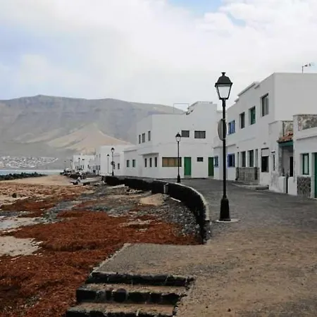 Sleeps 6 Wifi Famara