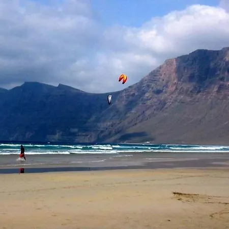 Sleeps 6 Wifi Daire Famara