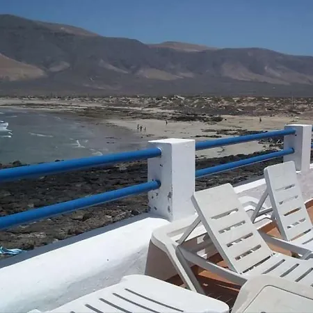 Sleeps 6 Wifi Famara