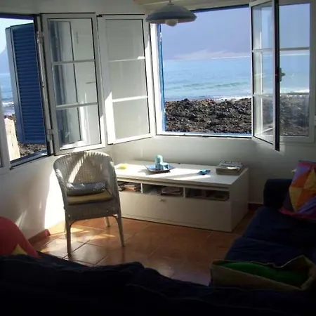 Sleeps 6 Wifi Famara
