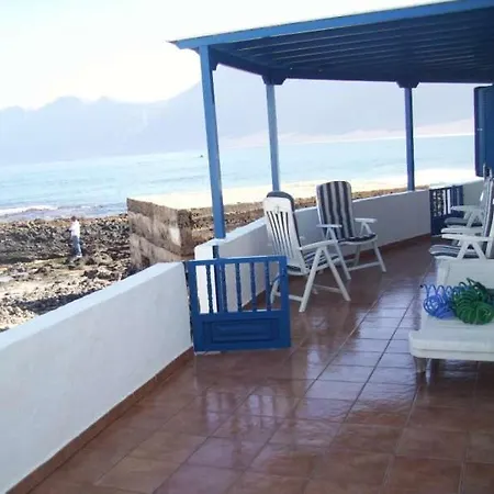 Daire Sleeps 6 Wifi Famara