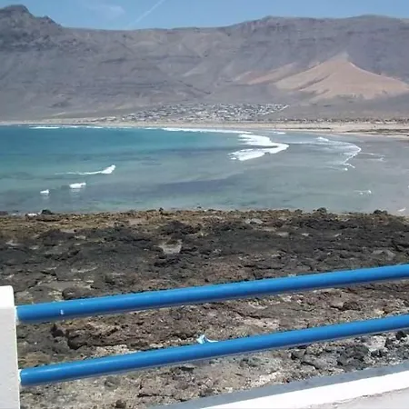 Daire Sleeps 6 Wifi Famara